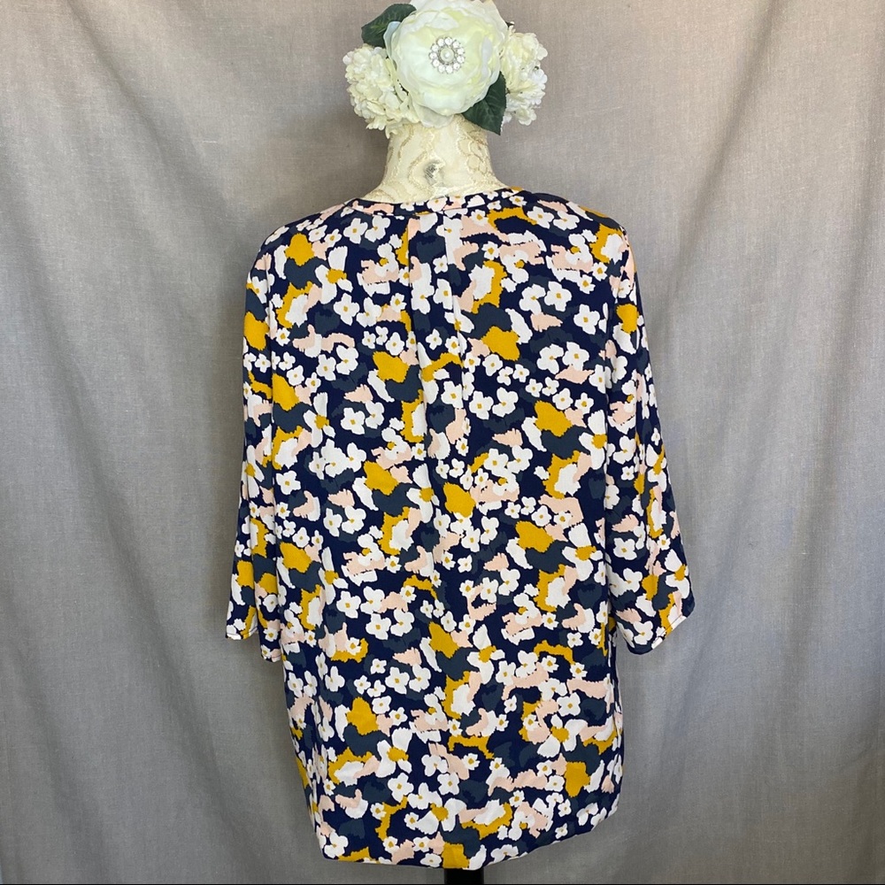 Abstract Floral Pattern Top - Picture 3 of 5